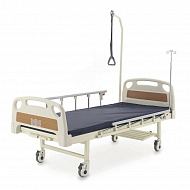 Кровать медицинская Med-Mos механическая E-8 с инфузионной стойкой, рамой для подтягивания, боковыми ограждениями и матрасом.