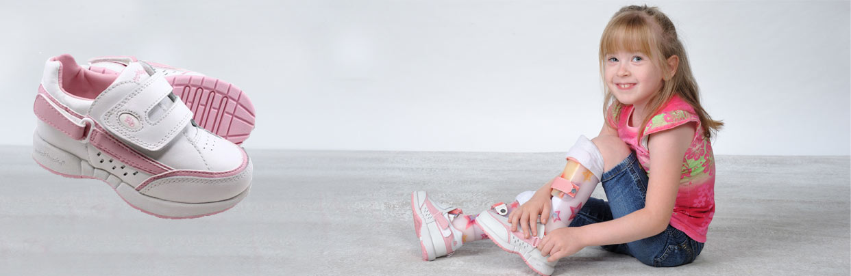 pink_white_freestyle_hatchback_footwear.jpg pink_white_freestyle_hatchback_footwear.jpg